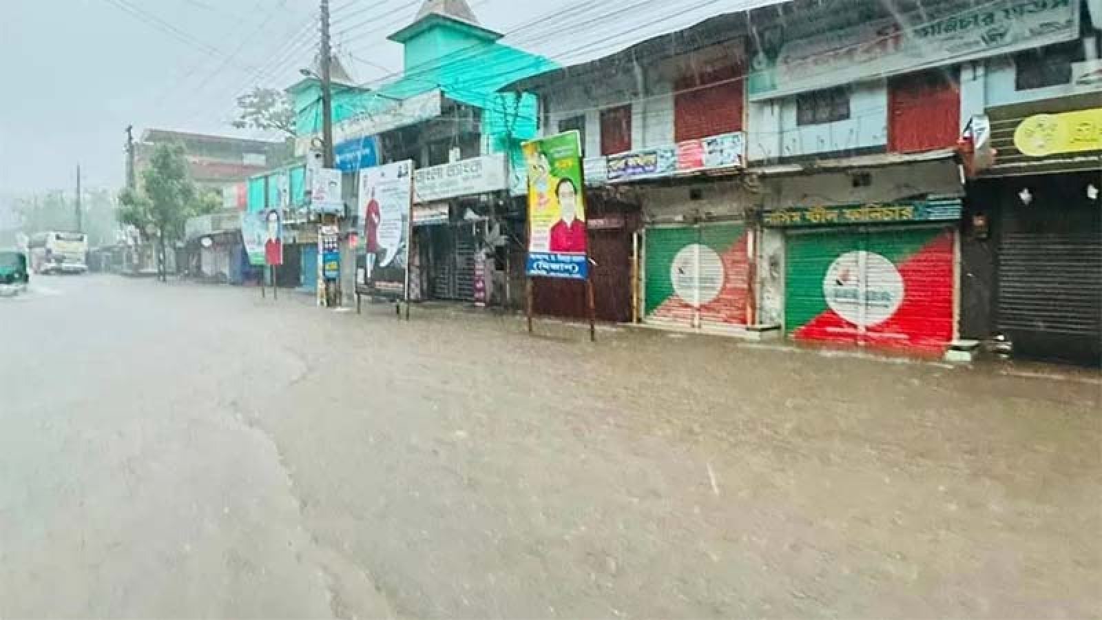 টানা প্রায় ২০ ঘণ্টায় ২৯৬ মিলিমিটার বৃষ্টিপাত রেকর্ড