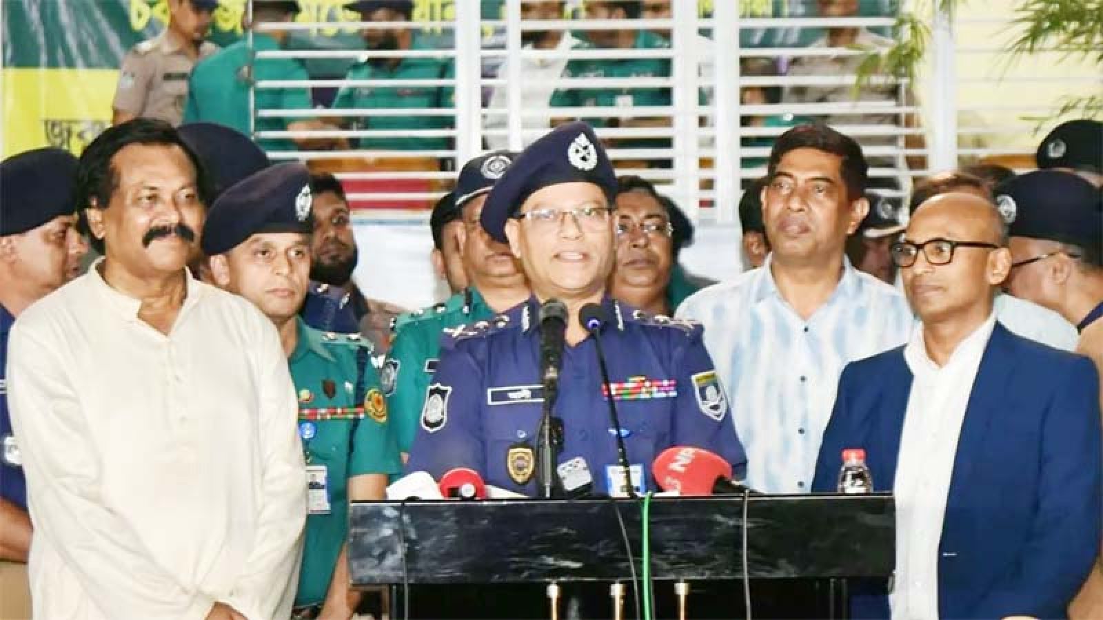 সারাদেশে শান্তিপূর্ণভাবে দুর্গাপূজা উদযাপিত হচ্ছে