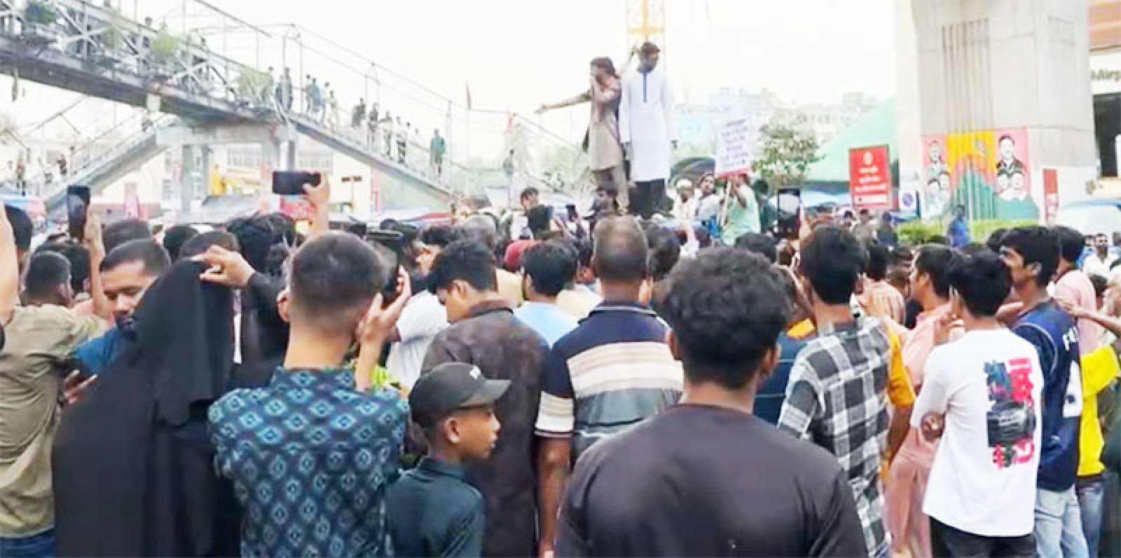 রামিসা হত্যার বিচার দাবিতে মিরপুরে সড়ক অবরোধ