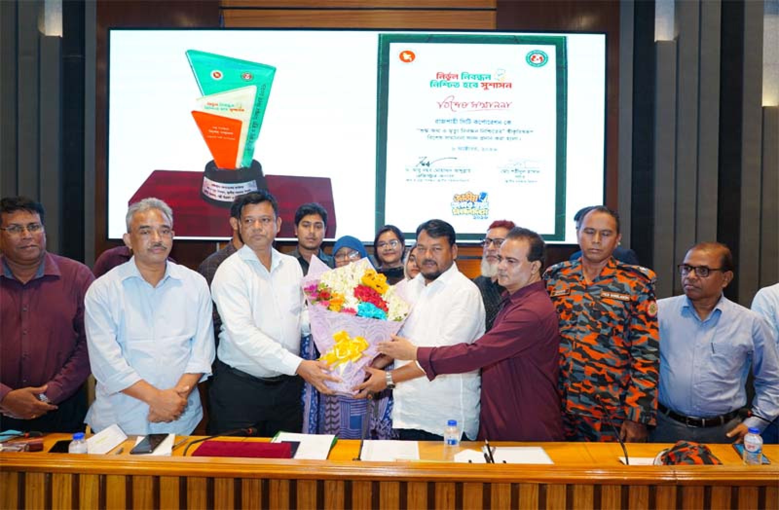 ’শুদ্ধ জন্ম-মৃত্যু নিবন্ধনে অর্জিত বিশেষ সম্মাননা  রাজশাহী মহানগরবাসীকে উৎসর্গ করলেন রাসিক প্রশাসক