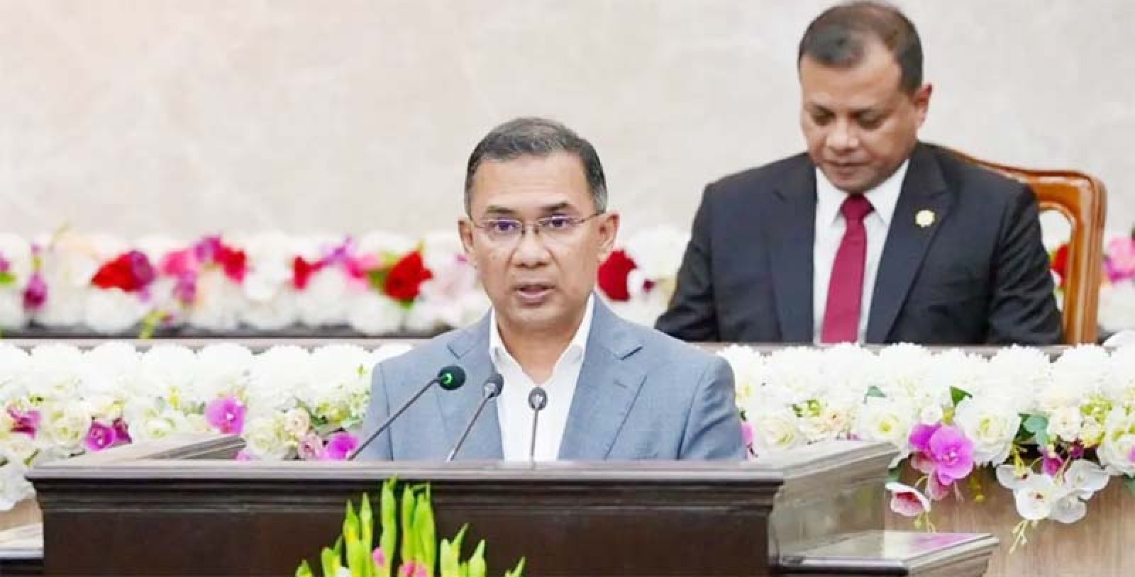 নিরাপত্তার ঘেরাটোপে সরকার প্রধানকে জনগণ থেকে দূরে ঠেলে না দেওয়ার আহ্বান