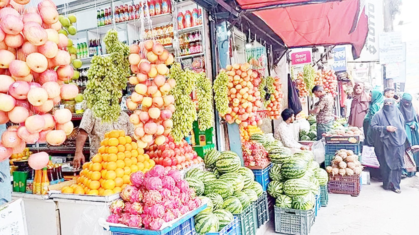রমজান ঘিরে অস্থির হয়ে উঠেছে ফলের বাজার