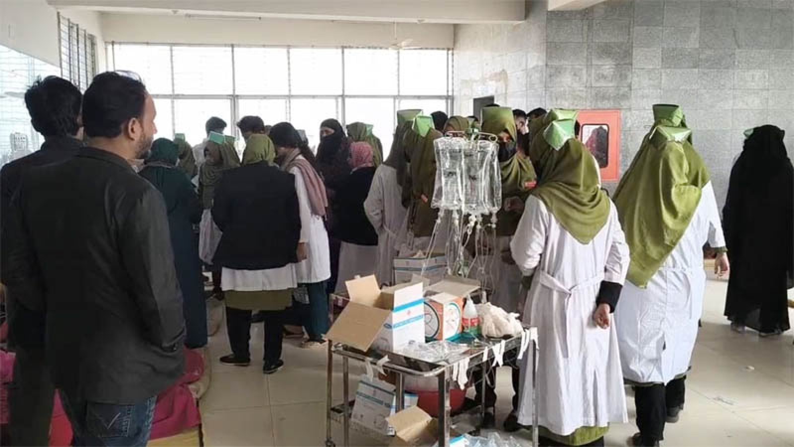 পোশাক কারখানায় শতাধিক শ্রমিক অসুস্থ