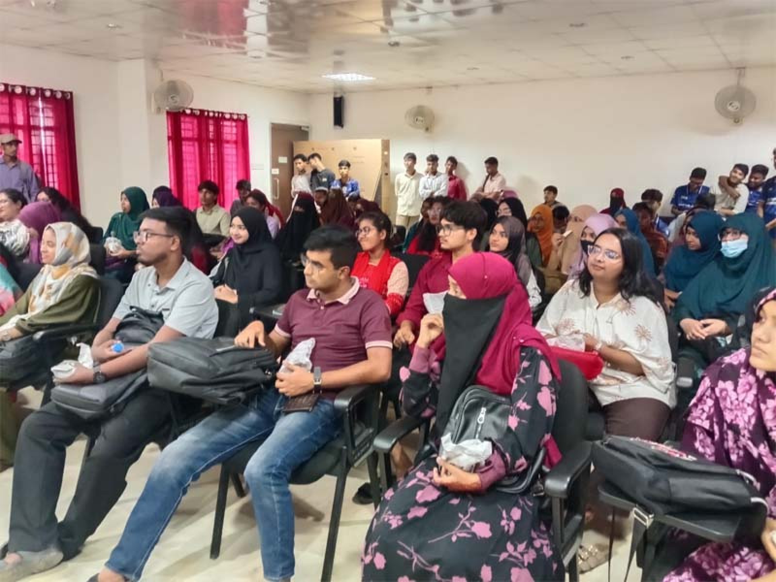 রাজশাহী বিশ্ববিদ্যালয়ে আত্মহত্যা প্রবণতা প্রতিরোধে আলোচনা সভা অনুষ্ঠিত