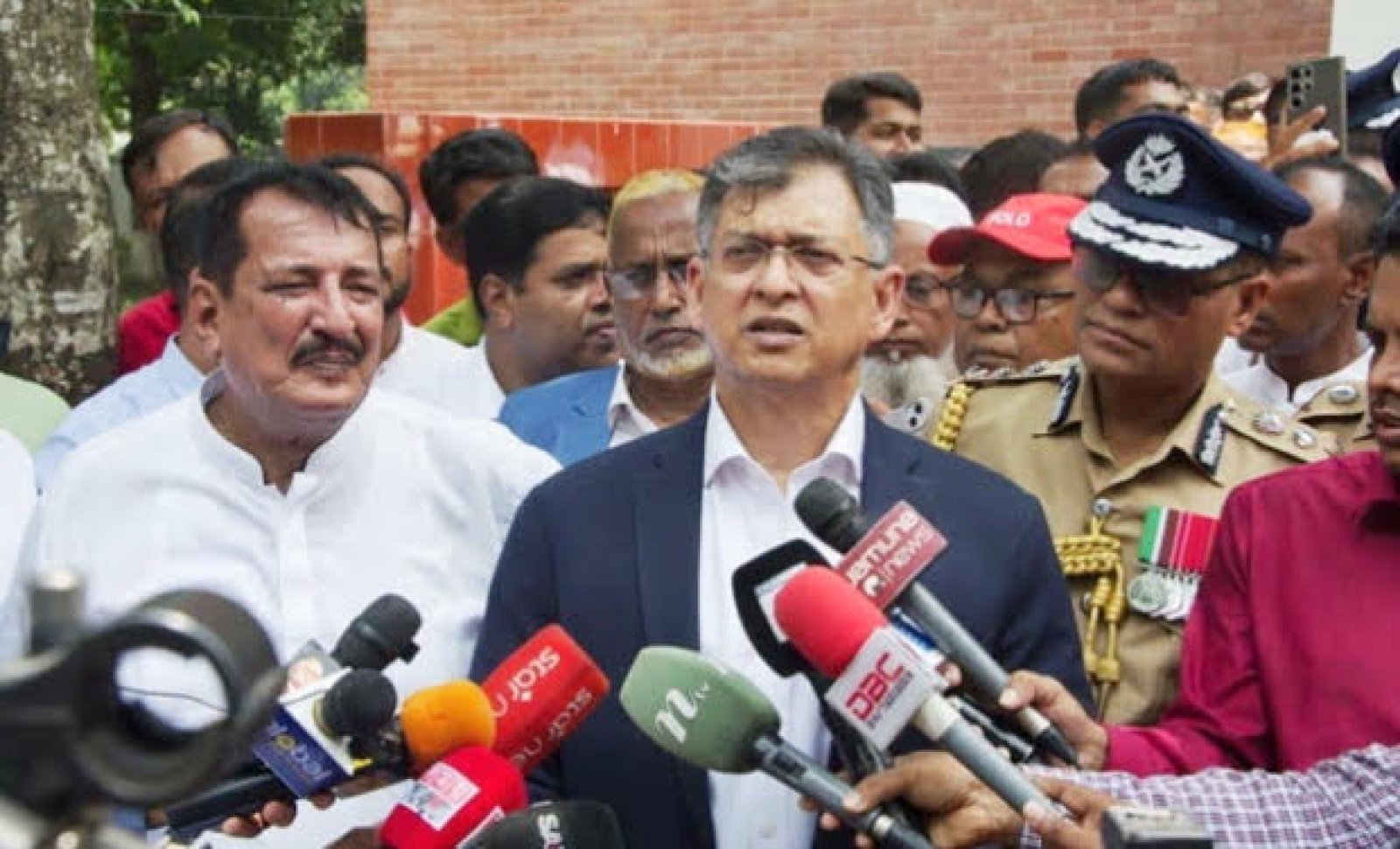 বোমা আতঙ্ক নিয়ে সর্বোচ্চ সতর্ক আইনশৃঙ্খলা বাহিনী॥ স্বরাষ্ট্রমন্ত্রী