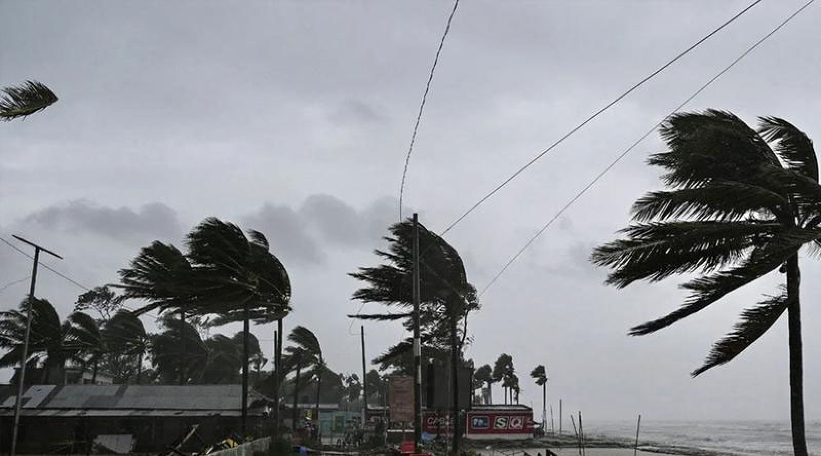 দেশের ১৮টি অঞ্চলের ওপর দিয়ে ঝড়ের আশঙ্কা ,নদীবন্দরে ১ নম্বর সংকেত