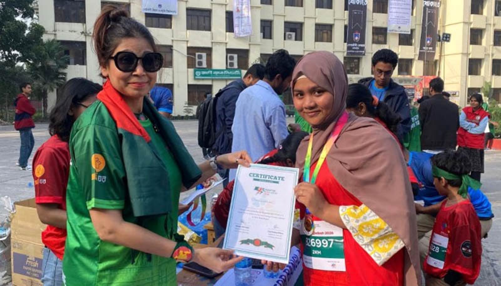তিন শতাধিক কিশোর-কিশোরীর সঙ্গে দৌঁড়ালেন বিশ্বভ্রমণকারী নাহার