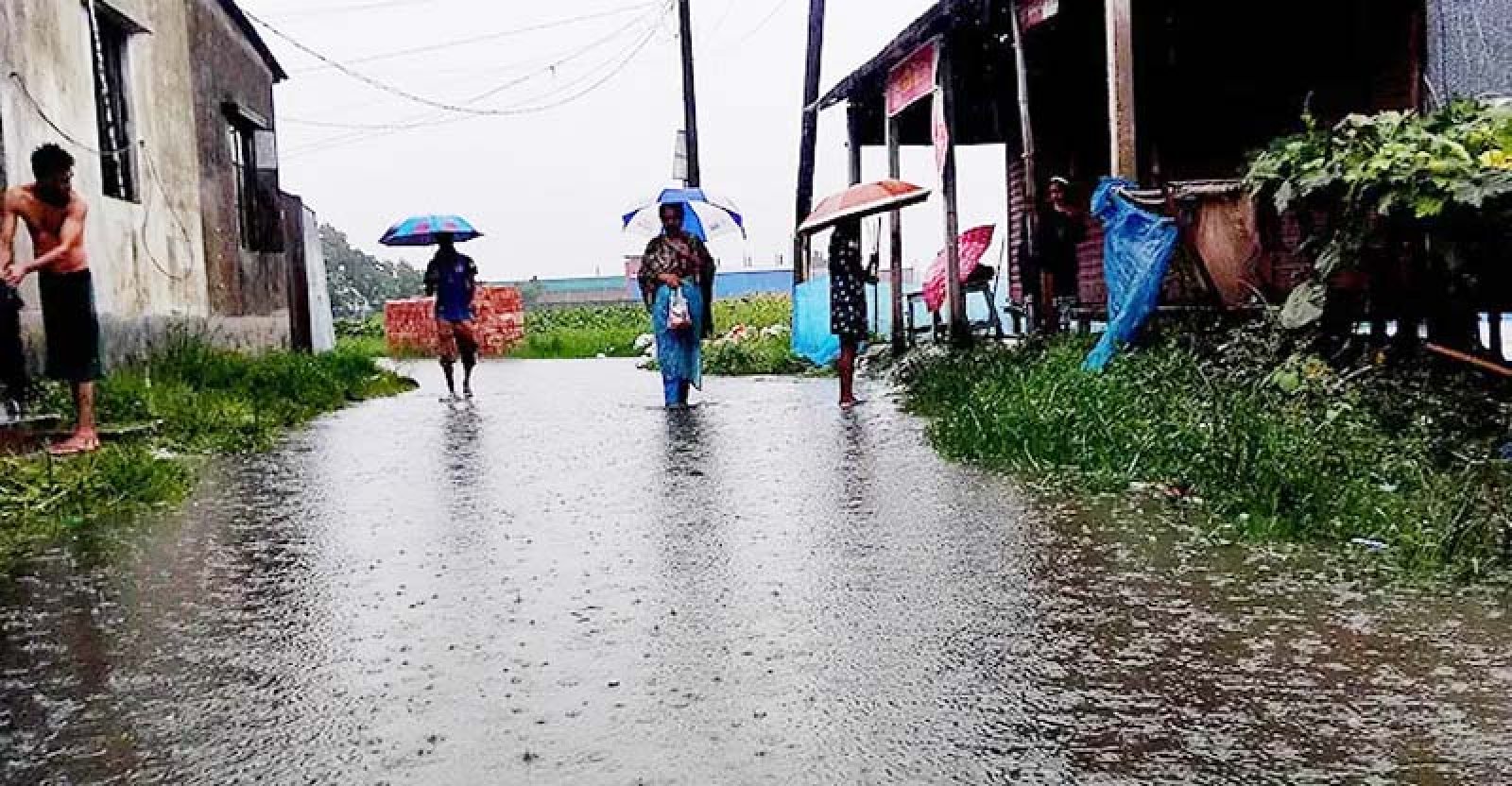টানা বৃষ্টিতে রূপগঞ্জে ৫০ হাজার মানুষ পানিবন্দি
