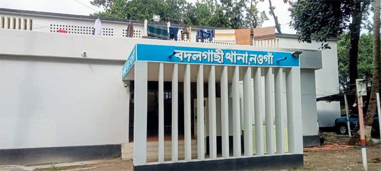 বদলগাছীতে পিকনিকে কলার পাতা কাটাকে কেন্দ্র করে সংঘর্ষ