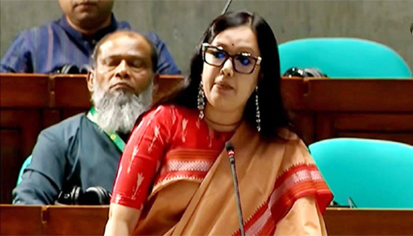 গ্রামাঞ্চলে প্রতিদিন  ১০-১২ ঘণ্টা বিদ্যুৎ থাকে না : রুমিন ফারহানা