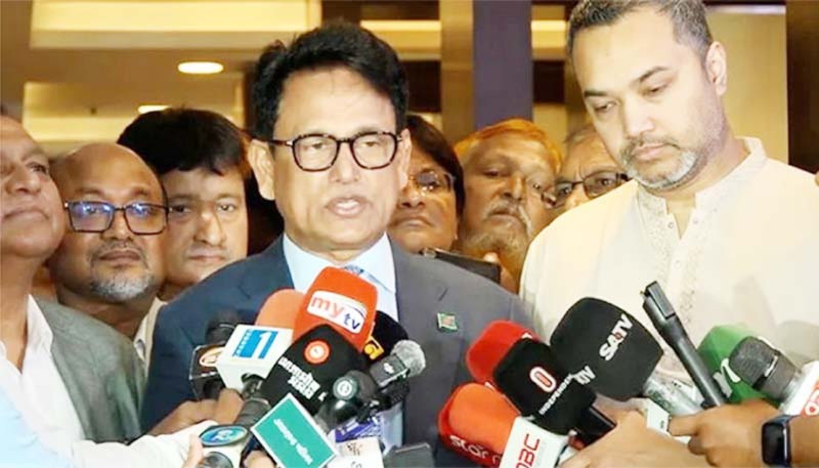 নির্বাচন করতে চাইলে চাকরি ছেড়ে দিন, শিক্ষকদের শিক্ষামন্ত্রী