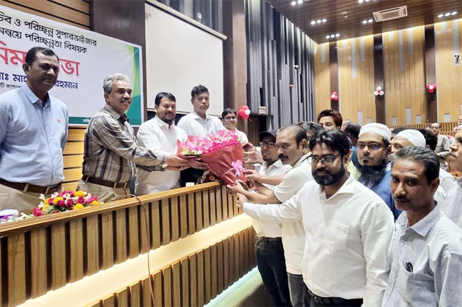 প্রশাসক হিসেবে নয়, জনগণের সেবক  হিসেবে কাজ করতে চাই