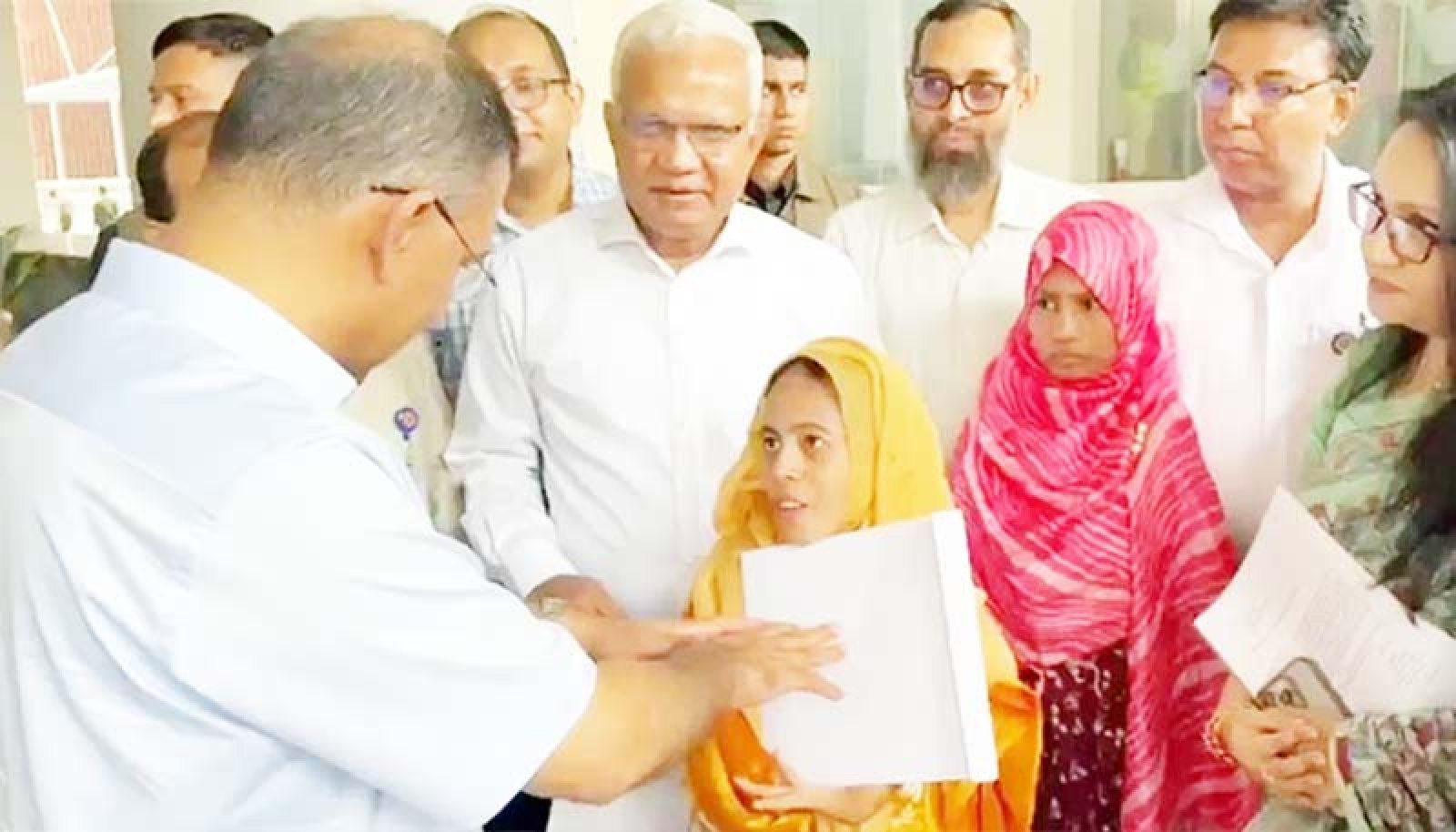 প্রতিবন্ধী তিন ব্যক্তির হাতে নিয়োগপত্র তুলে দিলেন :  প্রধানমন্ত্রী