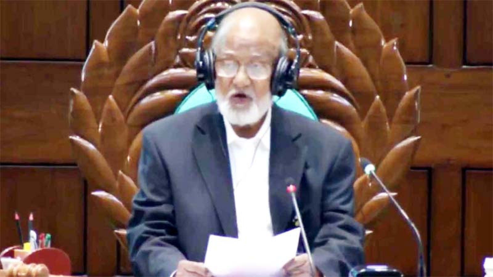 সংসদের প্রথম অধিবেশনের সভাপতি খন্দকার মোশাররফ