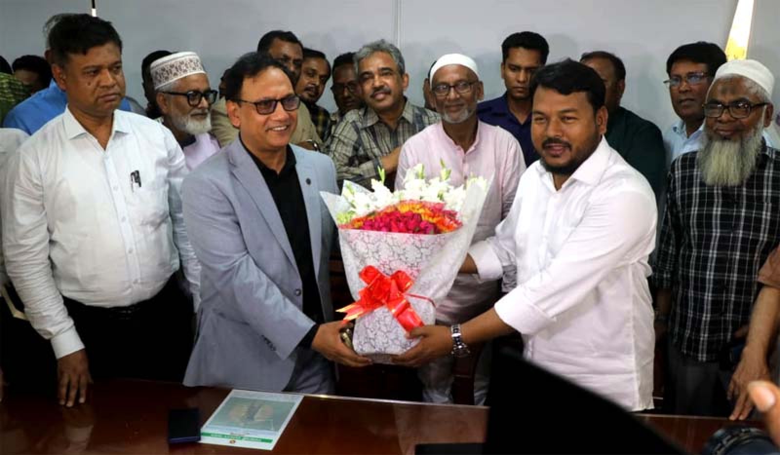 রাসিকের দায়িত্ব গ্রহণ করলেন নবনিযুক্ত প্রশাসক মাহফুজুর রহমান রিটন