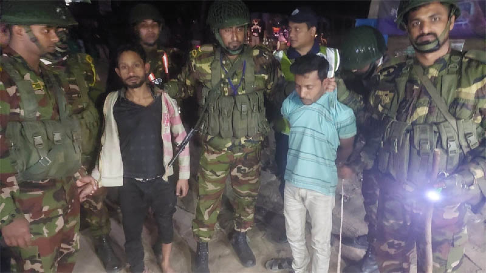 যৌথবাহিনীর অভিযানে ৮০০ পিস ট্যাপেন্টাডলসহ দুই মাদক কারবারি আটক