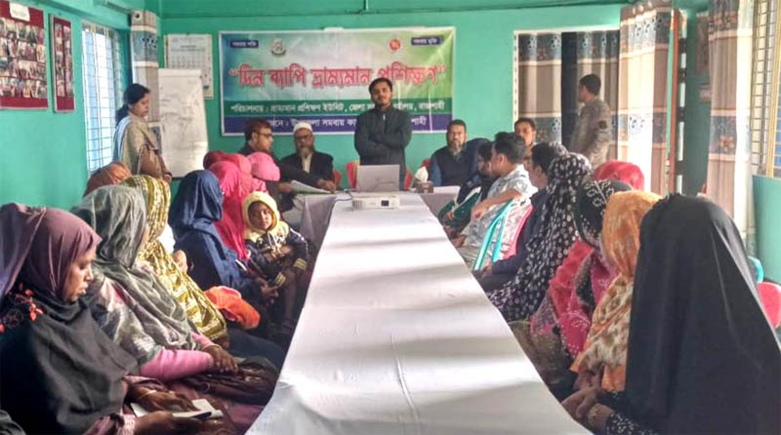 সমবায়ীদের অংশগ্রহণে পবায় দিনব্যাপী ভ্রাম্যমাণ প্রশিক্ষণ অনুষ্ঠিত