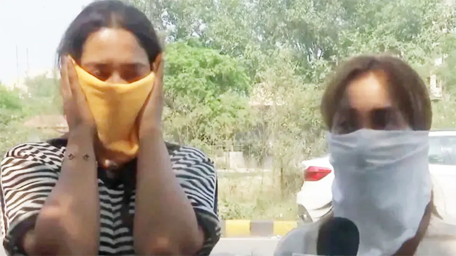 দিল্লিতে দুই নারীকে হেনস্তা-ছিঁড়ে ফেলল পোশাক