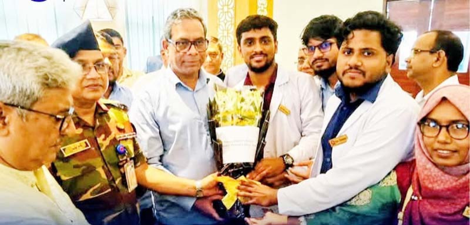 স্বাস্থ্য প্রতিমন্ত্রী ও মহাপরিচালককে রামেক ইন্টার্ন চিকিৎসকদের ৩ দফা দাবি সংবলিত স্মারকলিপি