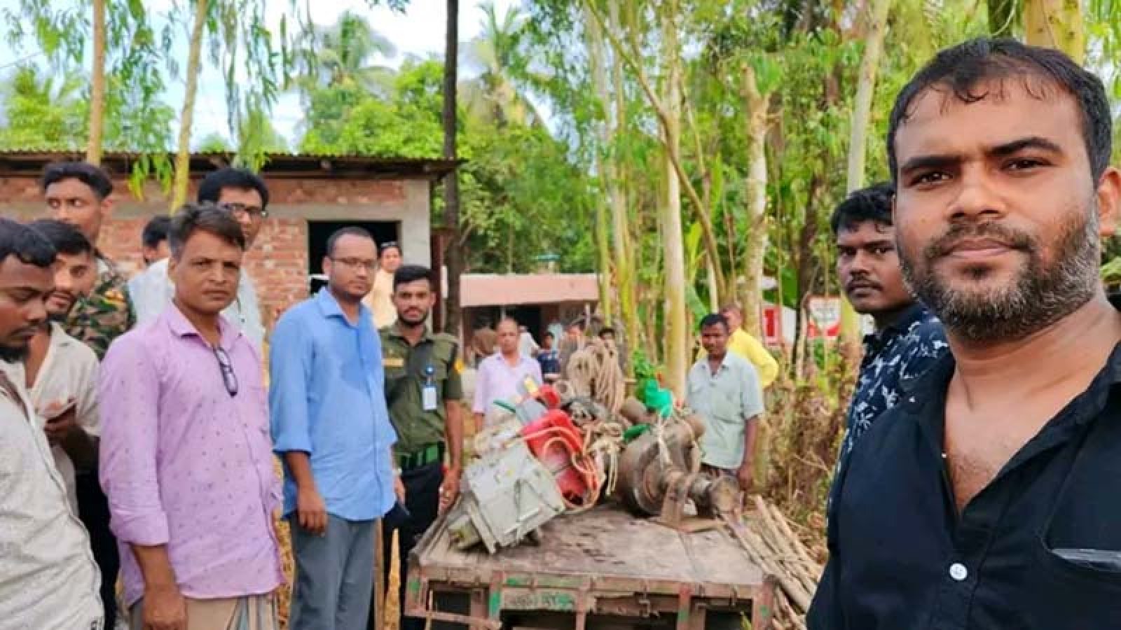 বানিয়াকুম এবং মুহুরীপাড়ায় অবৈধভাবে বালু উত্তোলনের দুটি মেশিন জব্দ