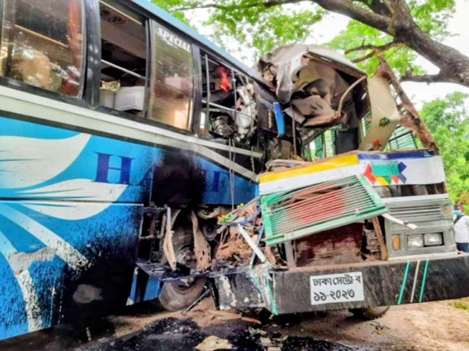 রাজশাহীর সড়কে থামছে না মৃত্যুর মিছিল, এক বছরে ঝরল ১৬০ প্রাণ