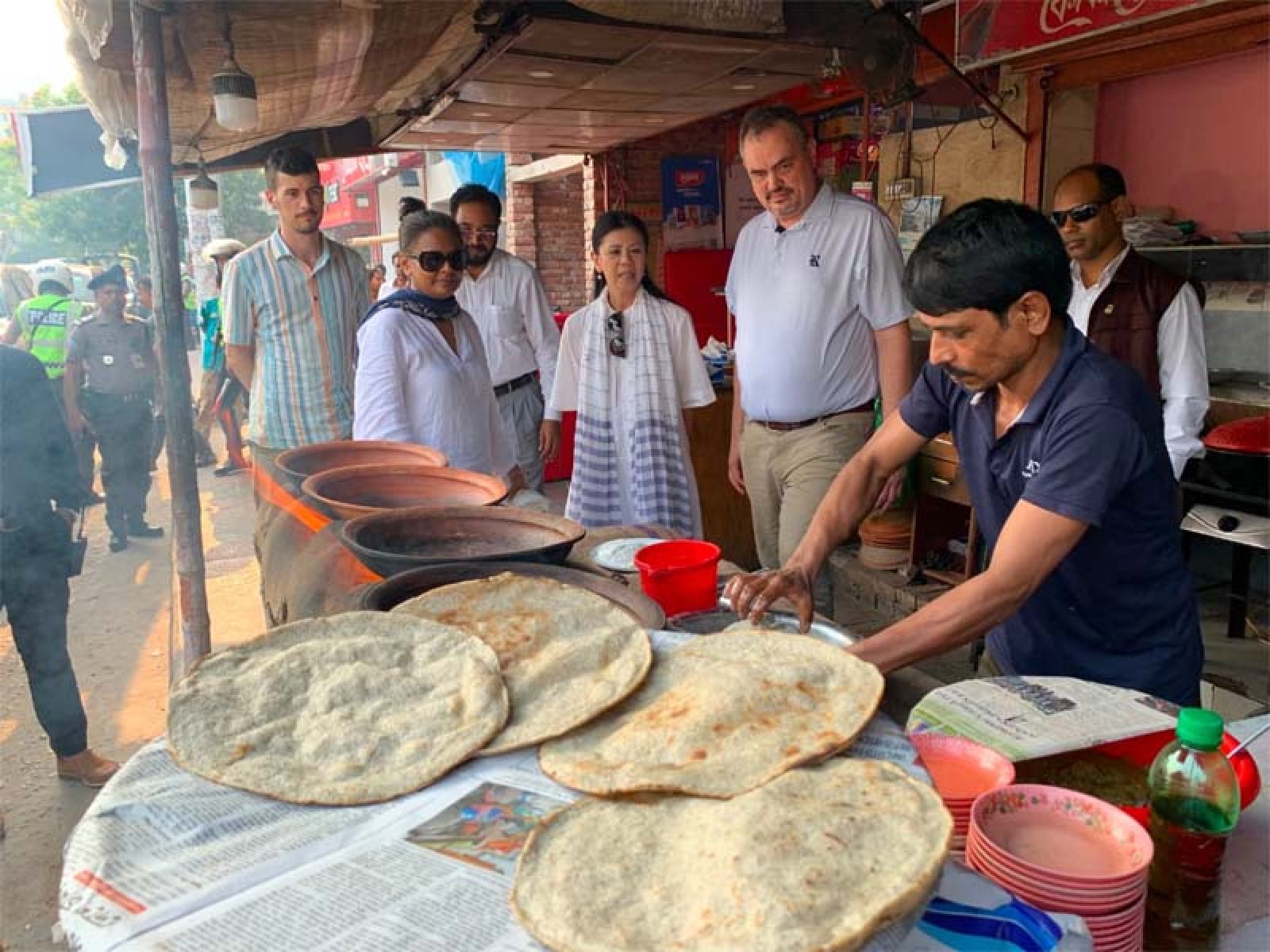 দারুণ মজা: রাজশাহীর কালাই রুটি খেয়ে মার্কিন রাষ্ট্রদূতের প্রশংসা