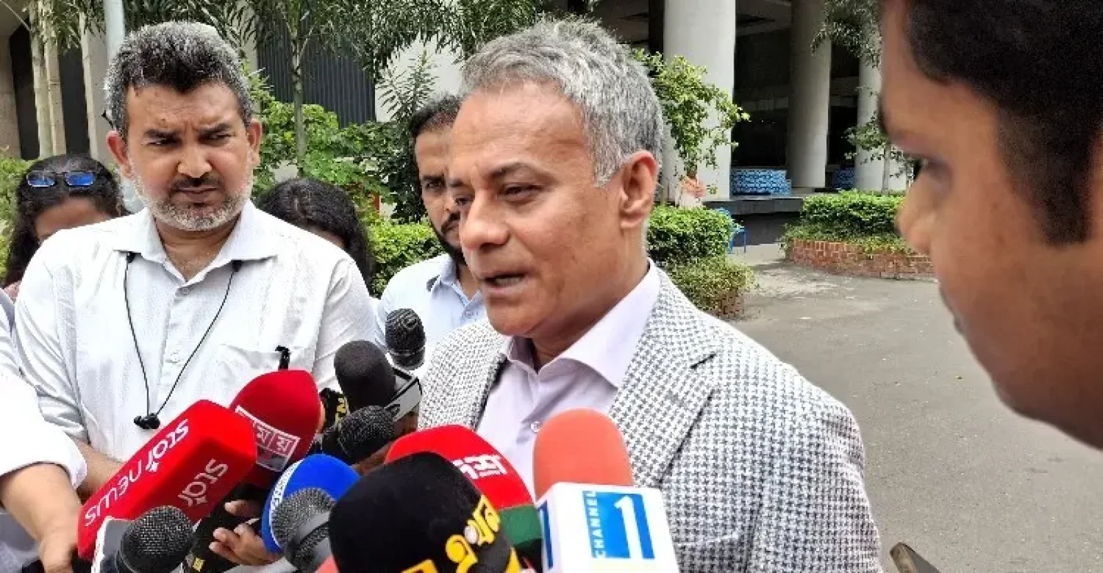 ঢাকার নৌপথে আবারও ওয়াটার বাস চালু করা হবে