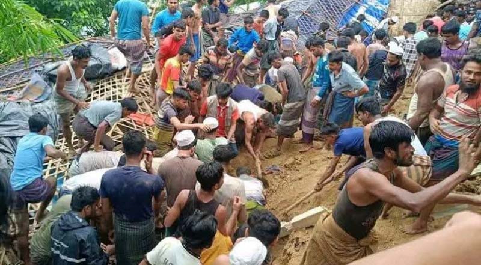 রোহিঙ্গা ক্যাম্পে পাহাড় ধসের ঘটনায় ৫ শিশুর লাশ উদ্ধার