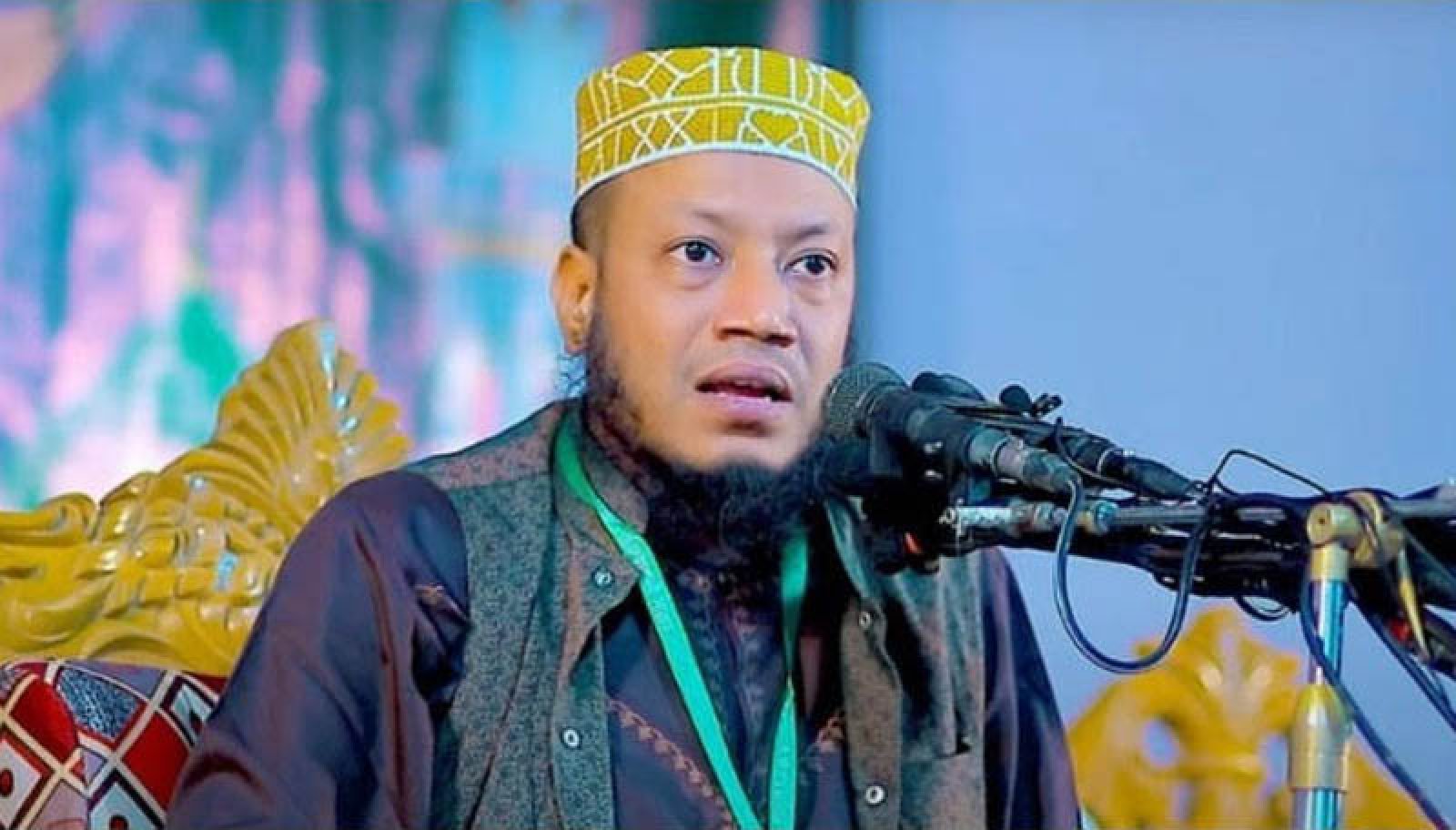 বিতর্কিত বক্তব্যে তীব্র সমালোচনার মুখে আমির হামজার দুঃখ প্রকাশ