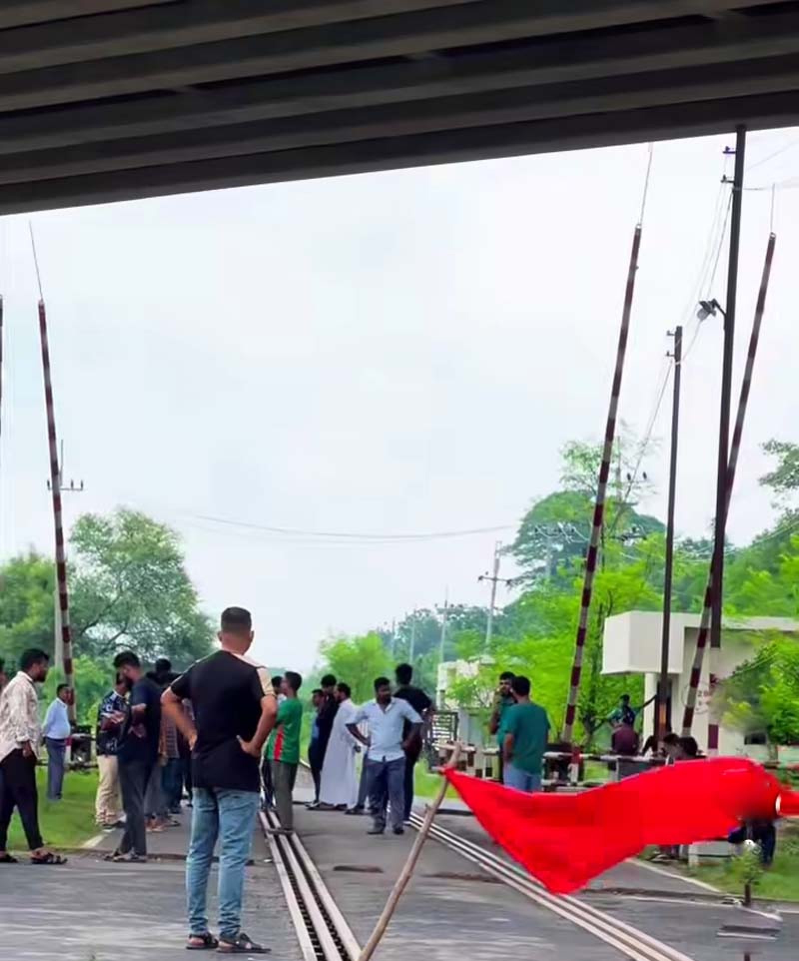 নিস্পাপদের নিকট শুধু রেলওয়ে নয় জিম্মি সকল প্রশাসন