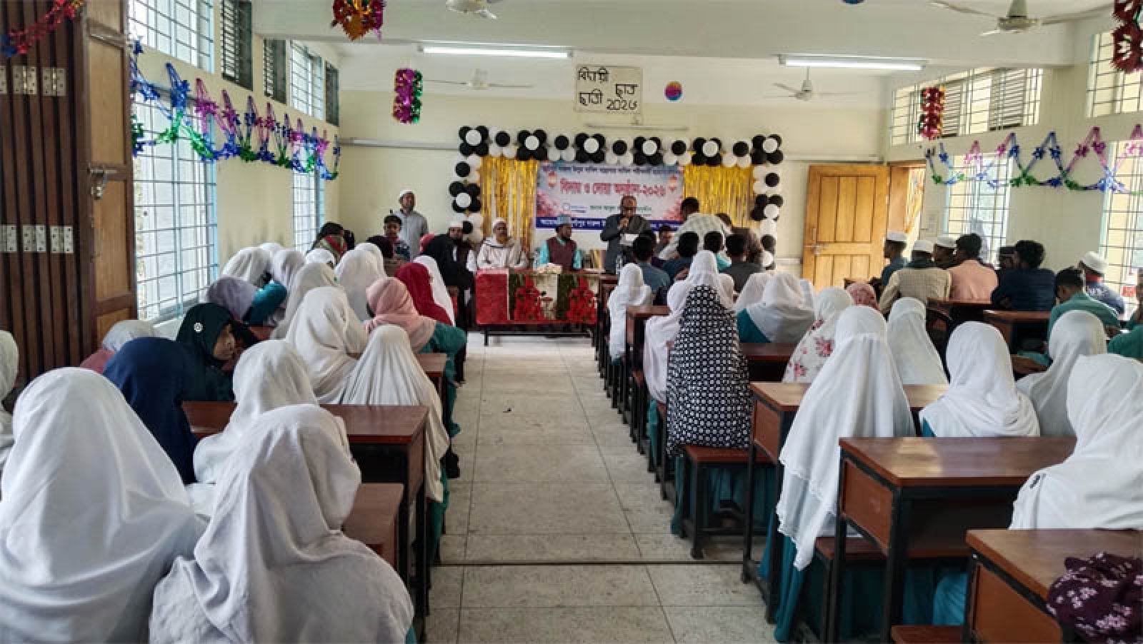 চাঁপাইনবাবগঞ্জ  দুর্গাপুরে দাখিল পরীক্ষার্থীদের বিদায় অনুষ্ঠান অনুষ্ঠিত হয়েছে