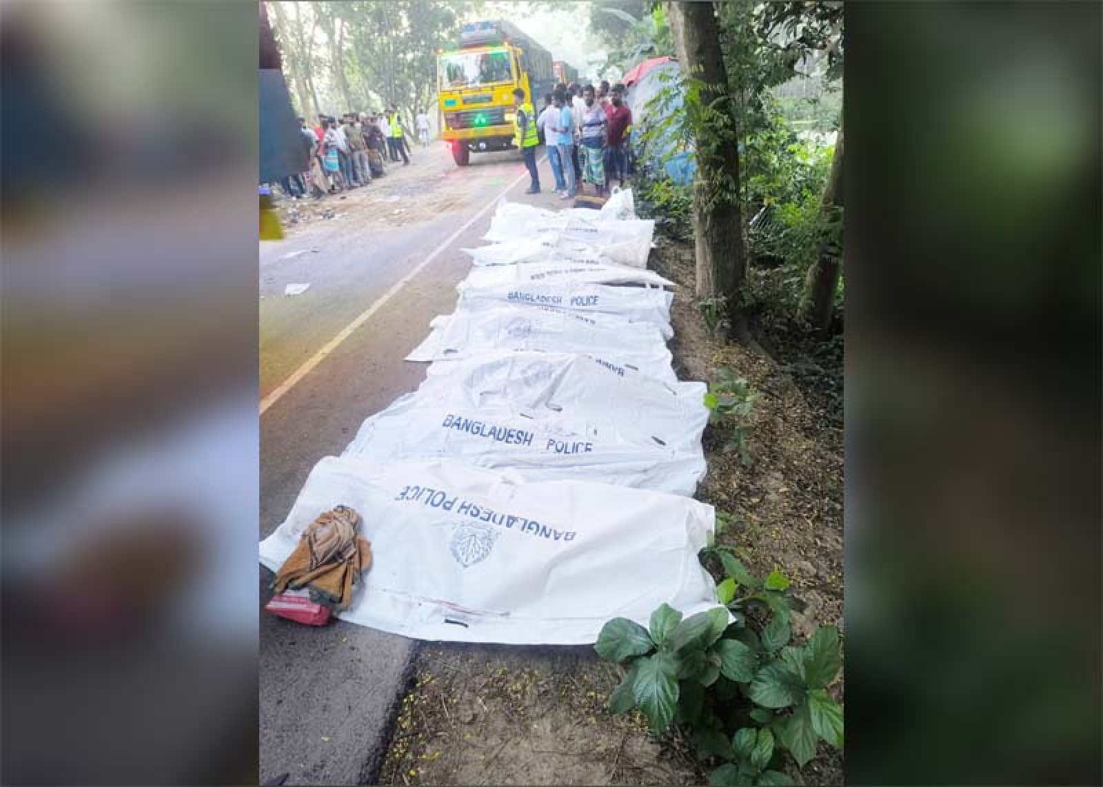 নাটোরের বনপাড়ায় বাস-ট্রাক সংঘর্ষে নিহত ১৪, আহত অন্তত ৩০