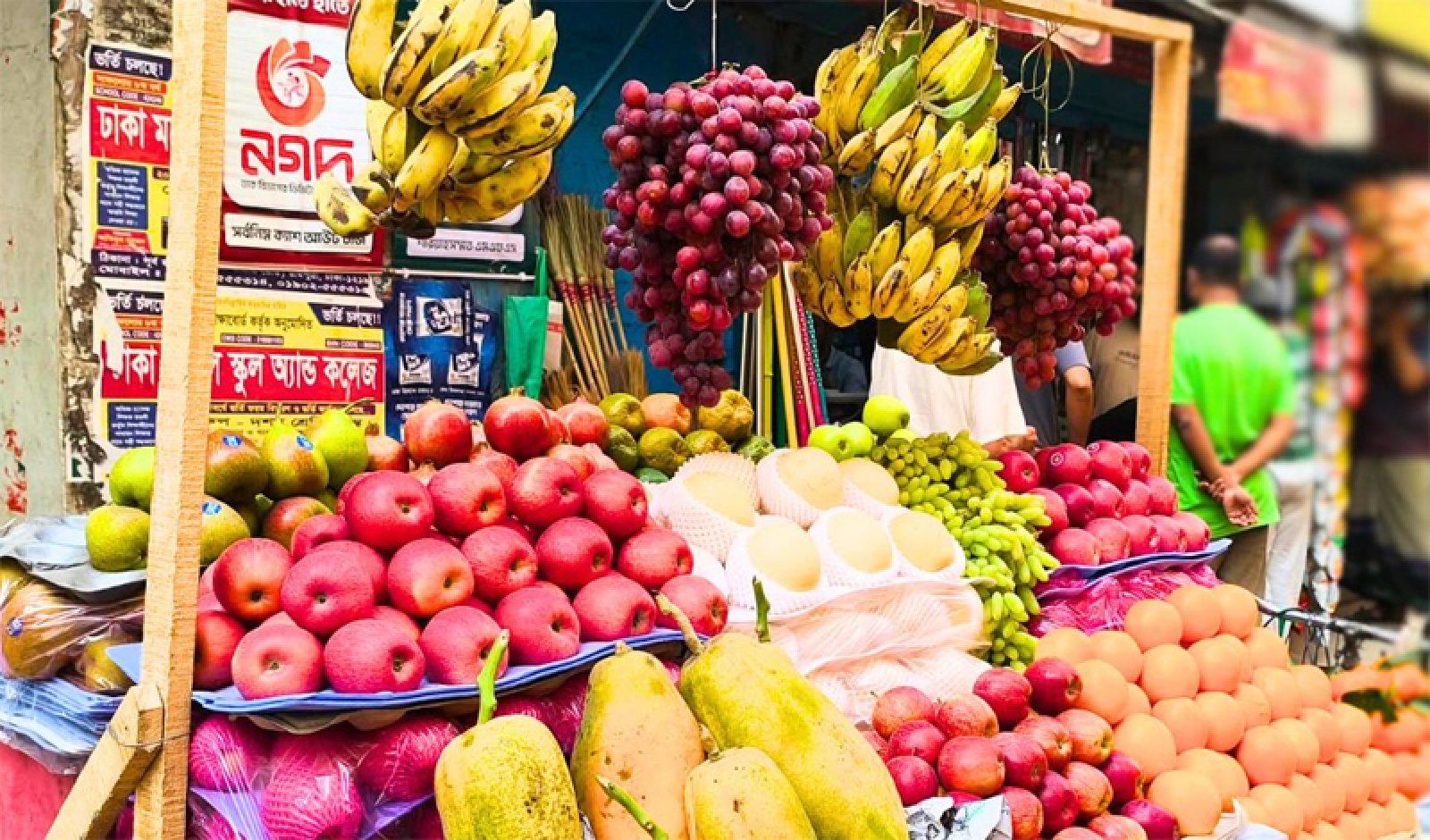 রমজানে ফলের দাম আকাশচুম্বী