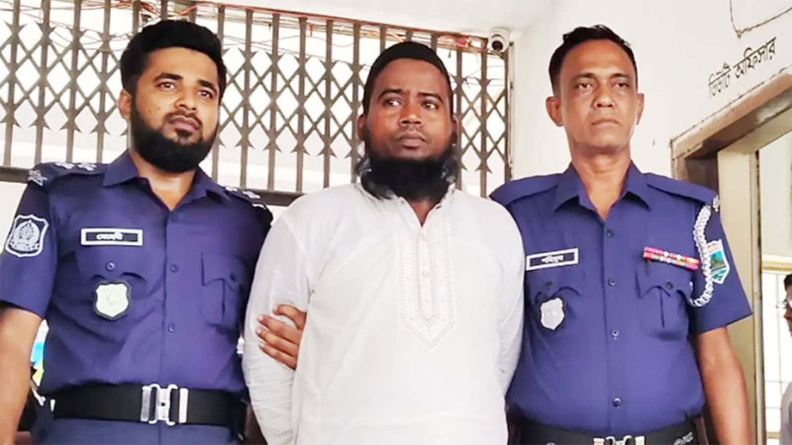 ‘জিনের বাদশা’ সেজে কল দিতেন টেলিগ্রামে, হাতিয়ে নেন ২১ লাখ টাকা