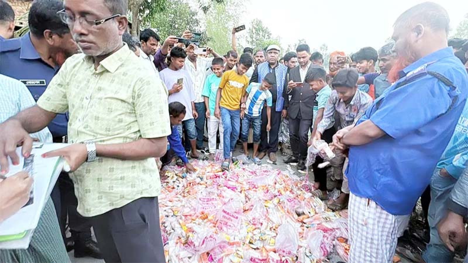 কারখানা মালিক ও বিক্রেতাকে জরিমানা