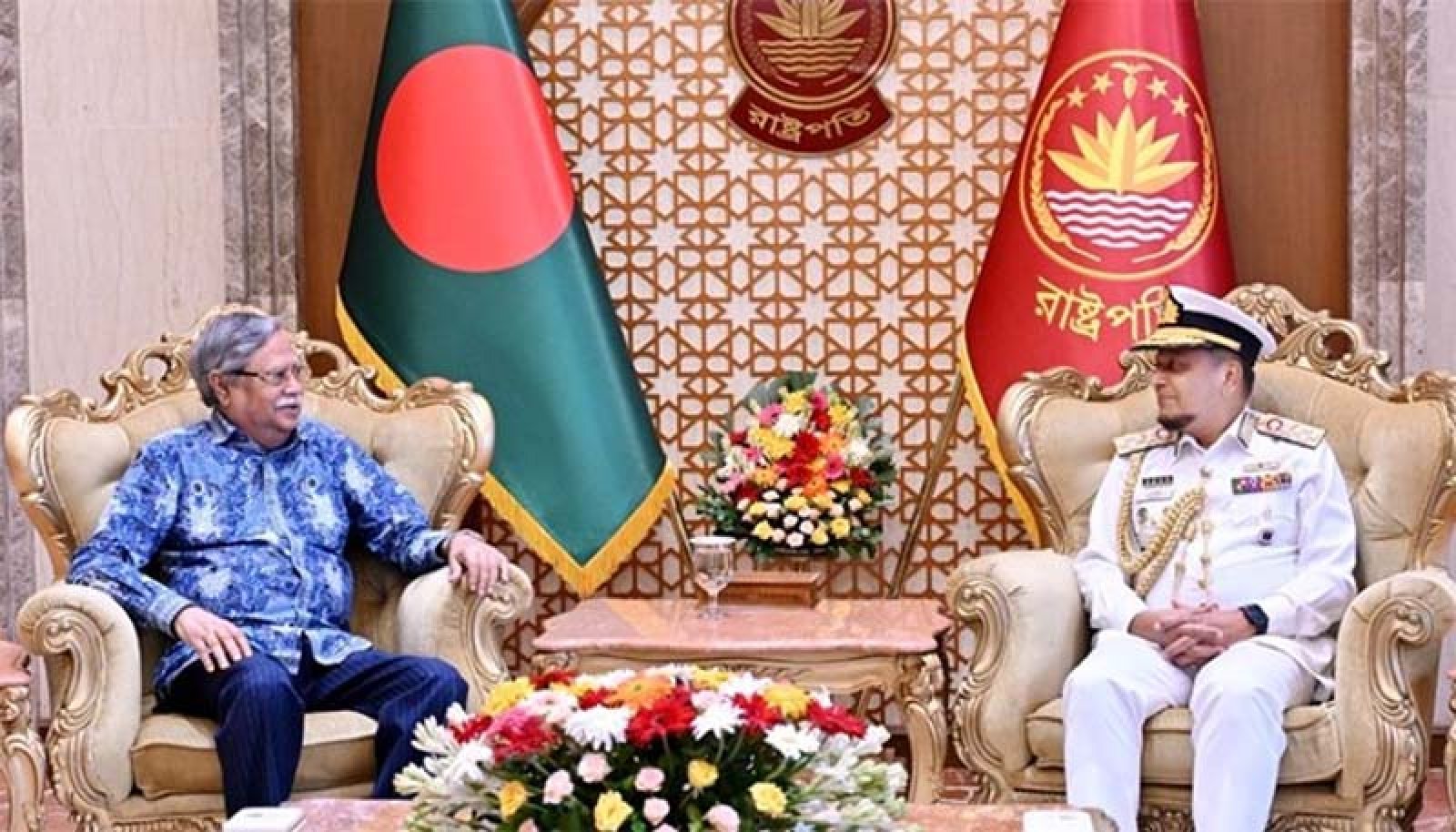 রাষ্ট্রপতির সঙ্গে বিদায়ী নৌপ্রধানের সৌজন্য সাক্ষাৎ