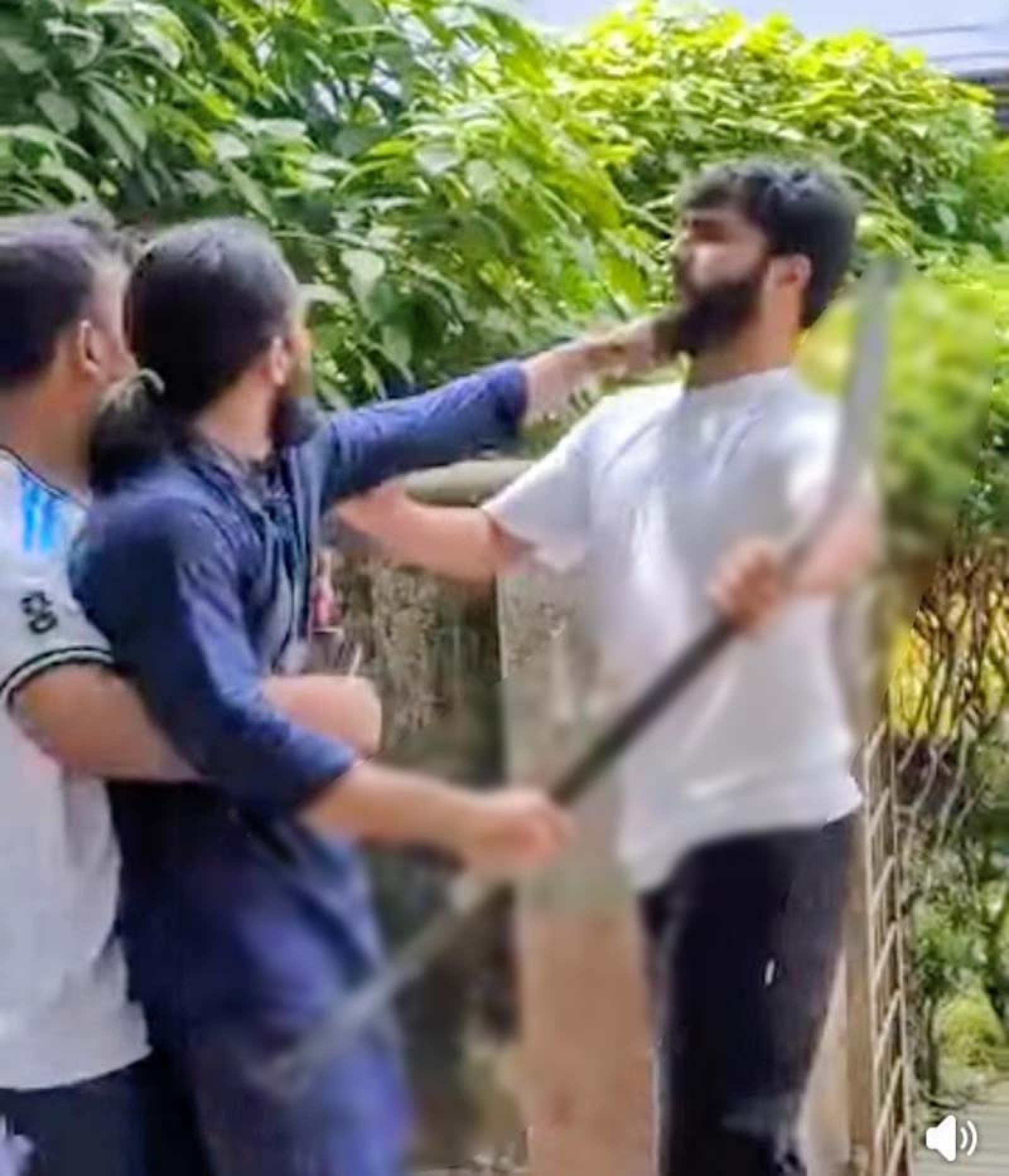 রাজশাহী বিশ্ববিদ্যালয়ে রাকসু-শিবির ও ছাত্রলীগ-সংশ্লিষ্টদের পাল্টাপাল্টি হামলা, আহত ৩