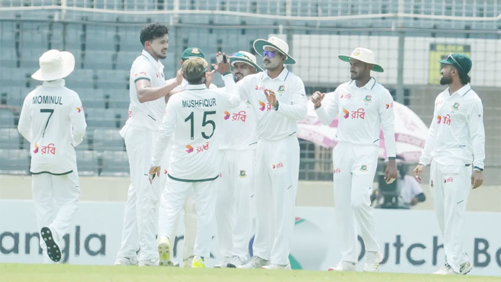 শুরুতেই তাসকিনের জোড়া আঘাত
