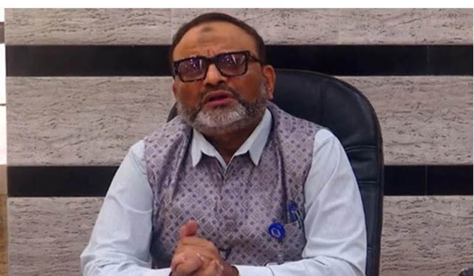 সরে দাঁড়ানোর প্রস্তাব দিয়েছি !!দায়িত্বে থাকা না থাকার সিদ্ধান্ত নির্বাচিত সরকারের উপর-