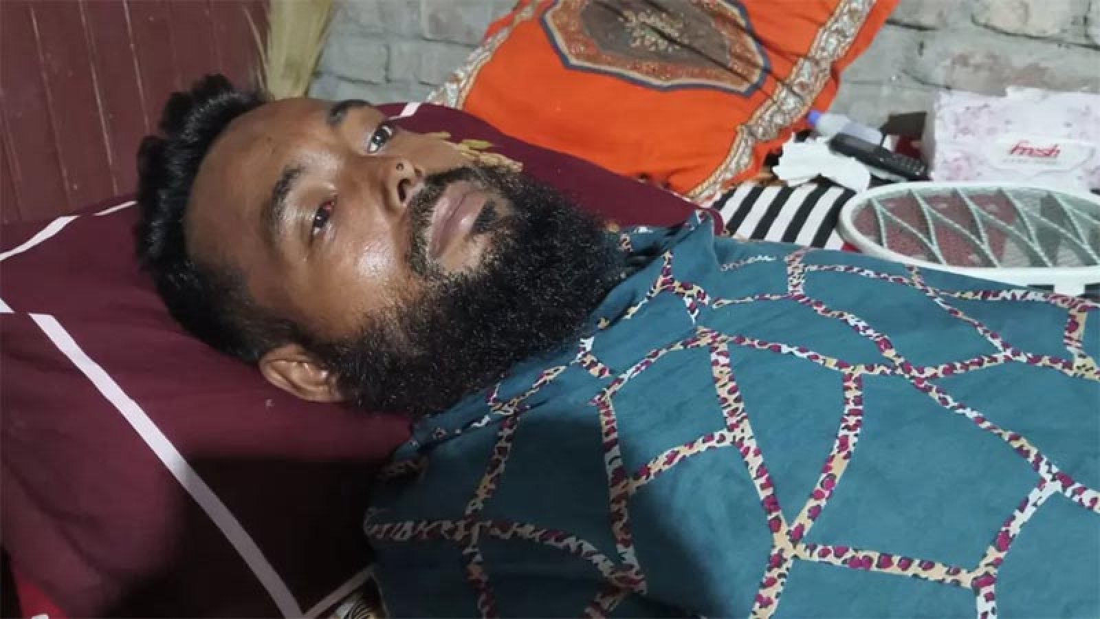 ট্রেনের ইঞ্জিনের ধাক্কায় ওয়েম্যান আহত, চিকিৎসা নিয়ে দুশ্চিন্তায় পরিবার