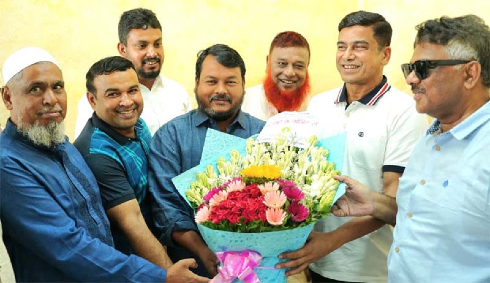 পানি সম্পদ প্রতিমন্ত্রীকে ফুলেল শুভেচ্ছায়  রাজশাহীতে স্বাগত জানালেন রাসিক প্রশাসক