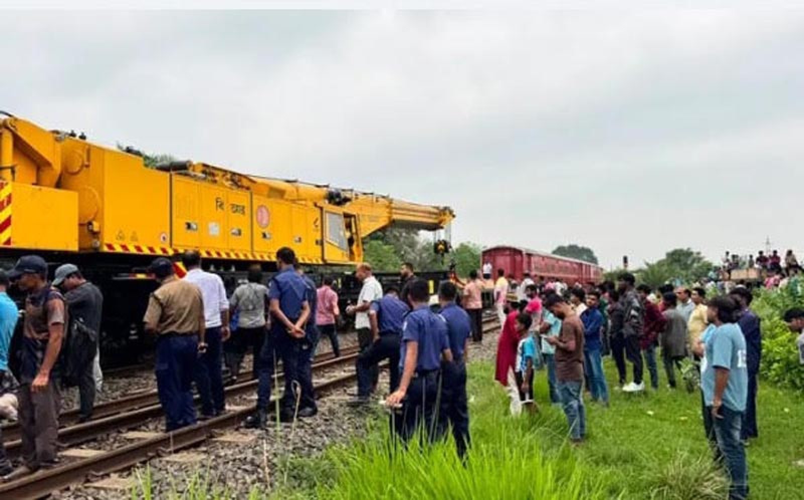 তিন ঘণ্টা পর ঢাকা-উত্তরবঙ্গ রুটে ট্রেন চলাচল স্বাভাবিক
