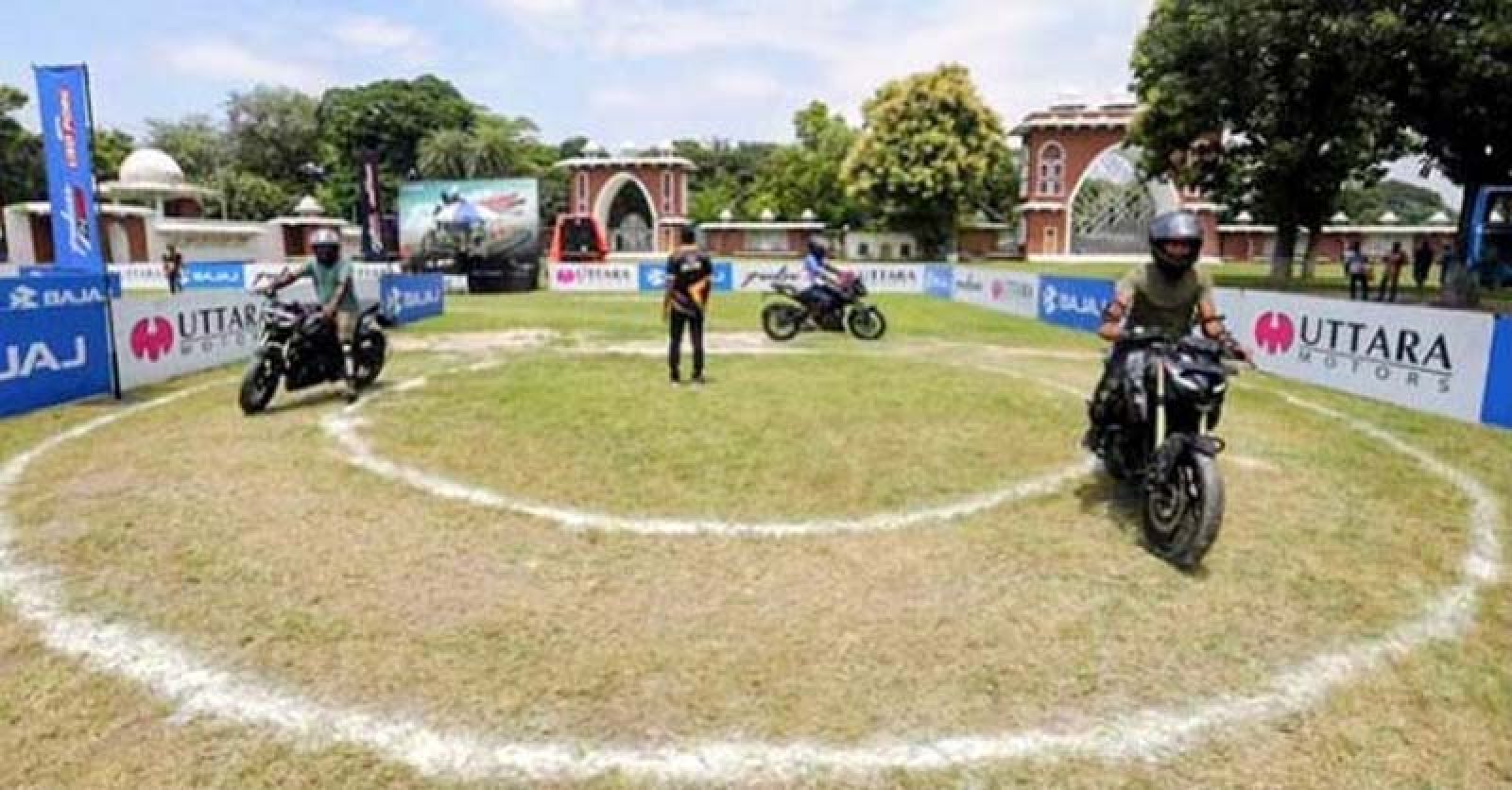 রাজশাহীতে উত্তরা মোটর্স দেশব্যাপী বাজাজ পালসার জিমখানা ‘গো ফর গোল্ড’ রাইডিং ক্যাম্প