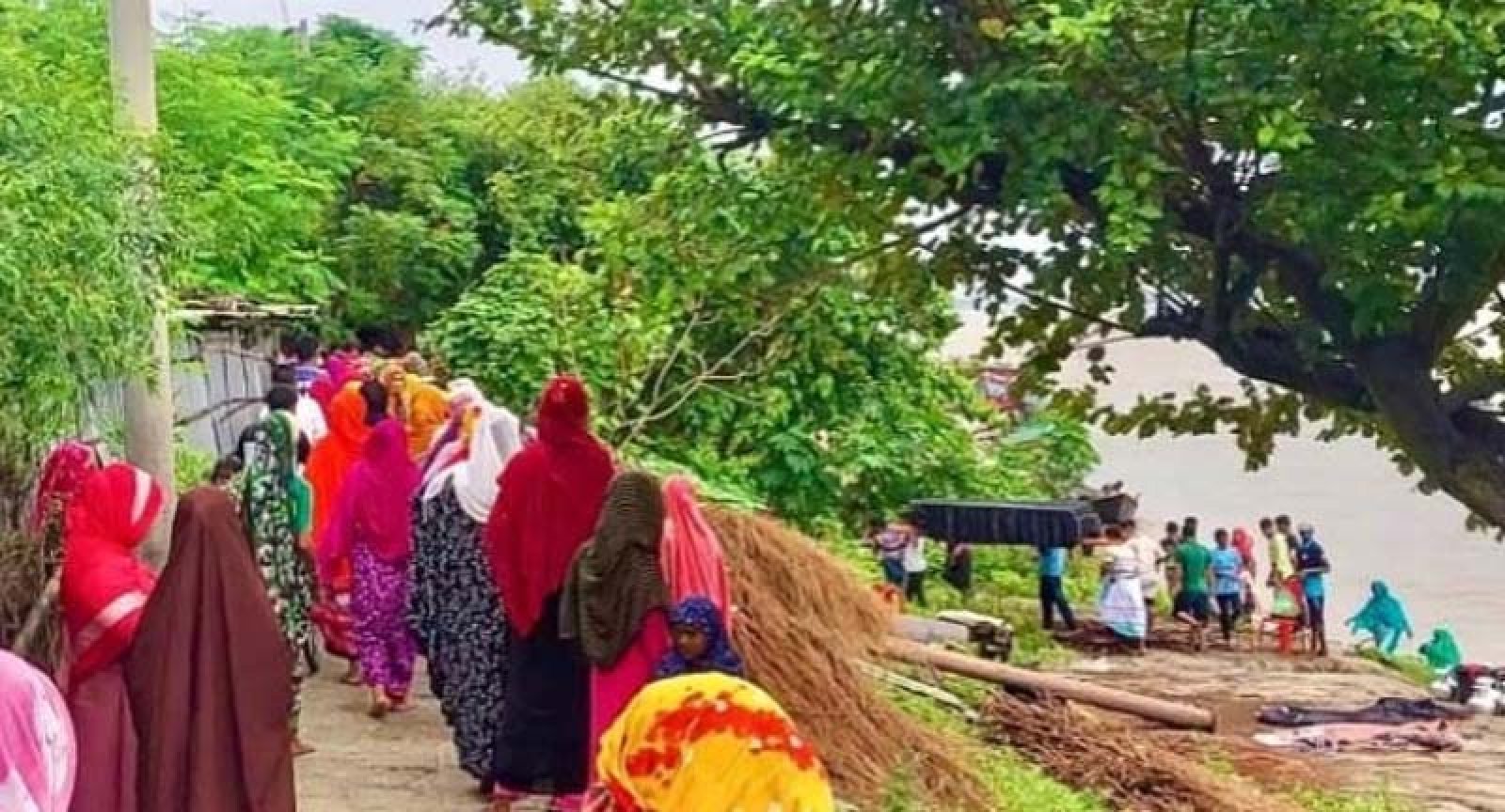রাজশাহীর পদ্মায় নৌকাডুবিতে নিখোঁজ বাবা-ছেলের মরদেহ উদ্ধার,পরিবারের কাছে হস্তান্তর