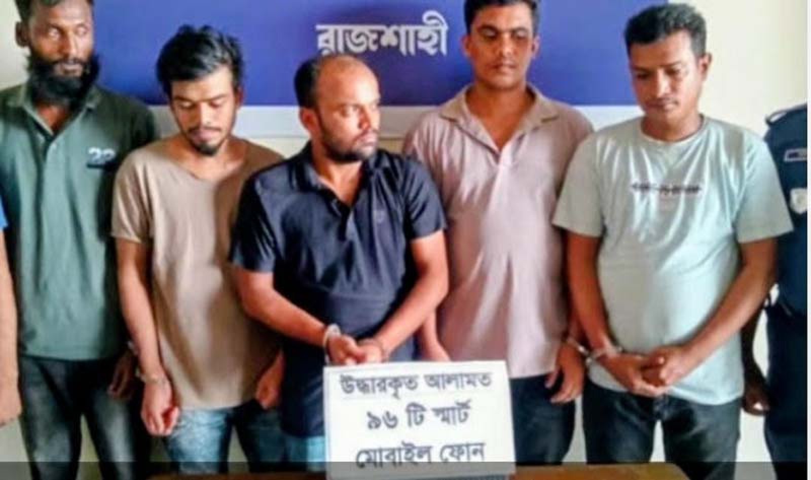 রাজশাহীতে প্রাইভেট কার সহ ৯৬ মোবাইল ফোন জব্দ,আটক ৫