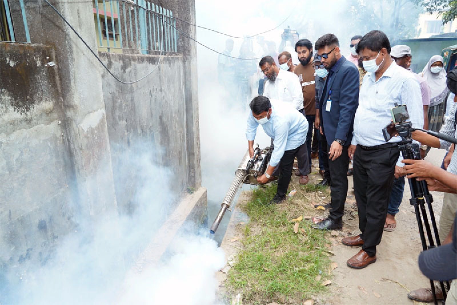 ডেঙ্গু প্রতিরোধে রাসিকের বিশেষ পরিচ্ছন্নতা অভিযান ও ফগার স্প্রে কার্যক্রম শুরু