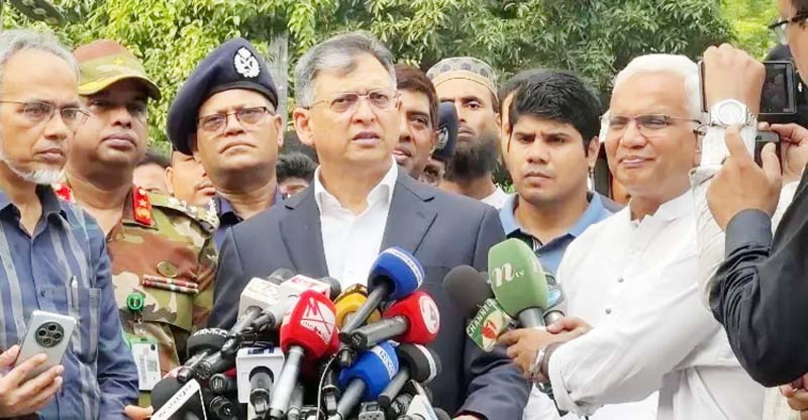 চাঁদাবাজ-সন্ত্রাসীদের না ধরলে আইনশৃঙ্খলা বাহিনীর বিরুদ্ধে ব্যবস্থা  :   স্বরাষ্ট্রমন্ত্রী