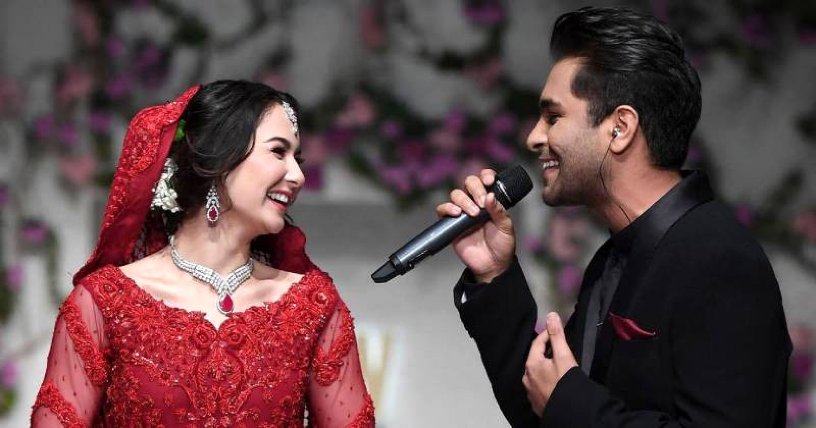 হলুদের সাজে দেখা দিলেন হানিয়া আমির