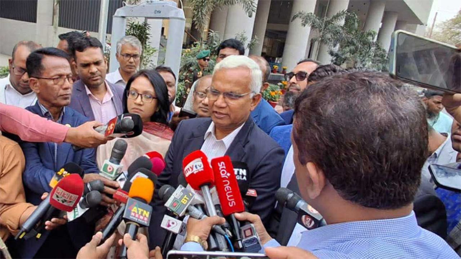 রাজনৈতিক বিবেচনায় ফ্যামিলি কার্ড দেওয়া হবে না