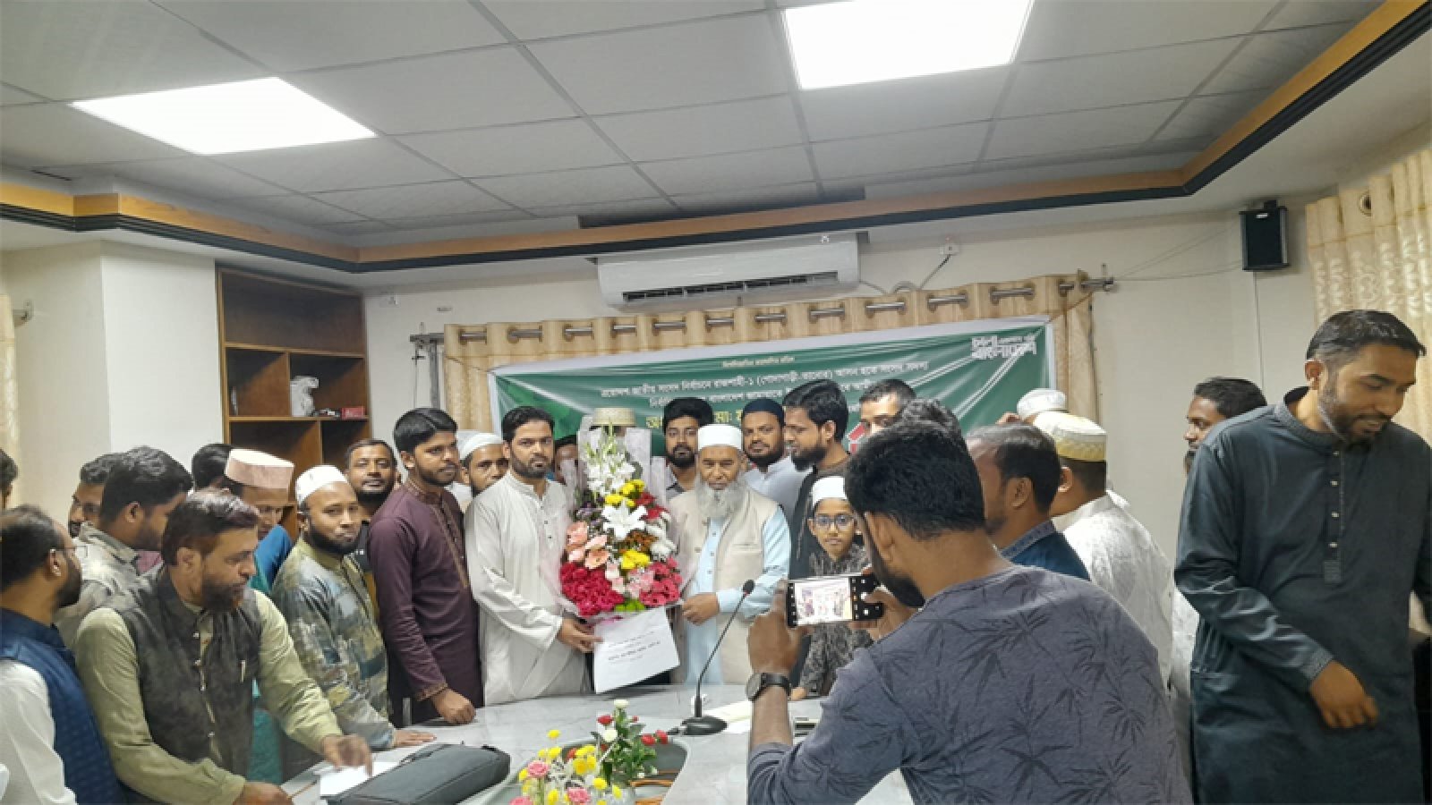 ঢাকাস্থ গোদাগাড়ী তানোর ফোরামের নবনির্বাচিত সংসদ সদস্য অধ্যাপক মুজিবুর রহমানকে গণসংবর্ধনা